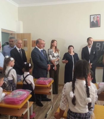 Xeyriyyəçi iş adamı öz ad günündə şagirdlərə  daha bir təzə məktəb hədiyyə etdi